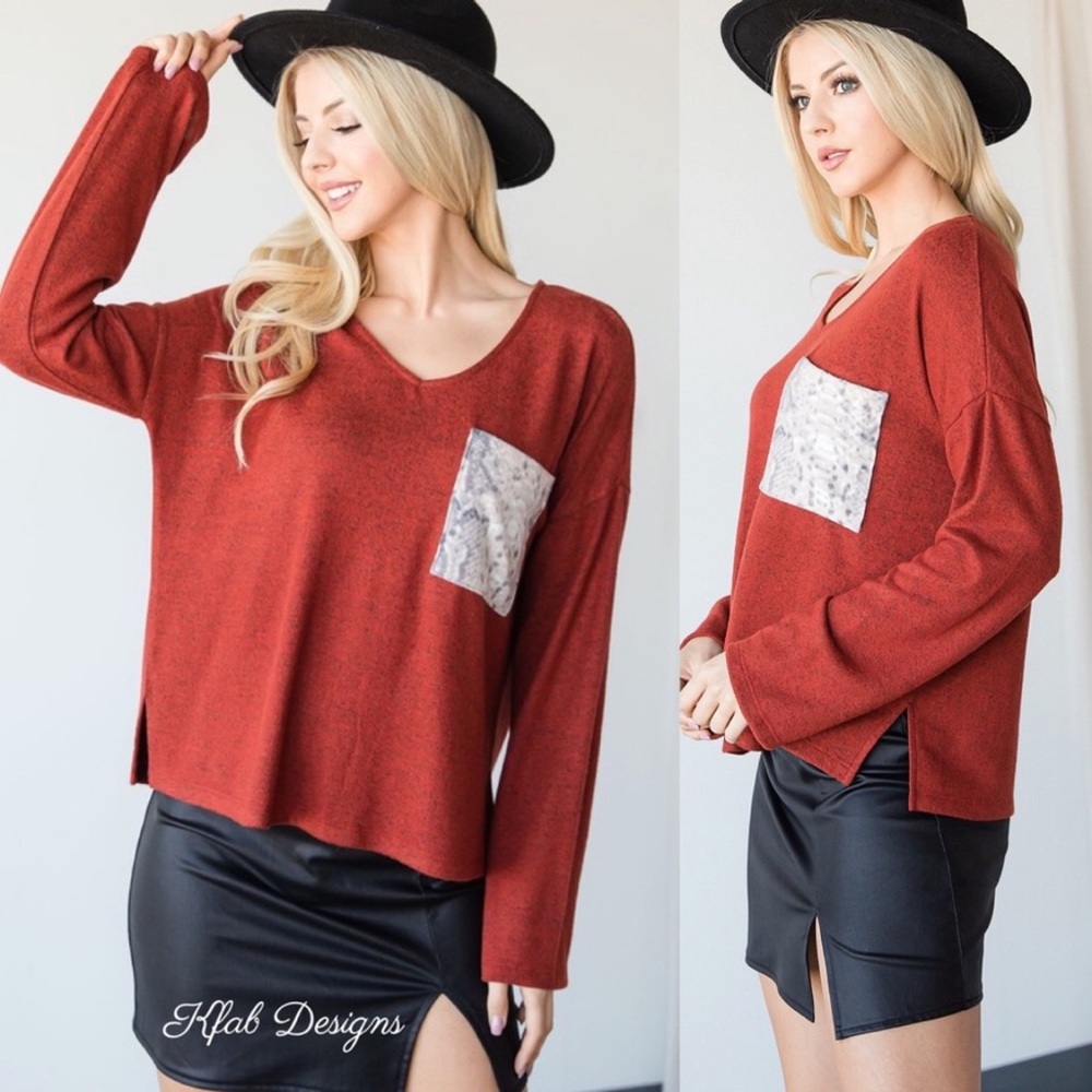 *NEW* V Neck Super Soft Top Featuring
Leopard Pocket and Side Slits